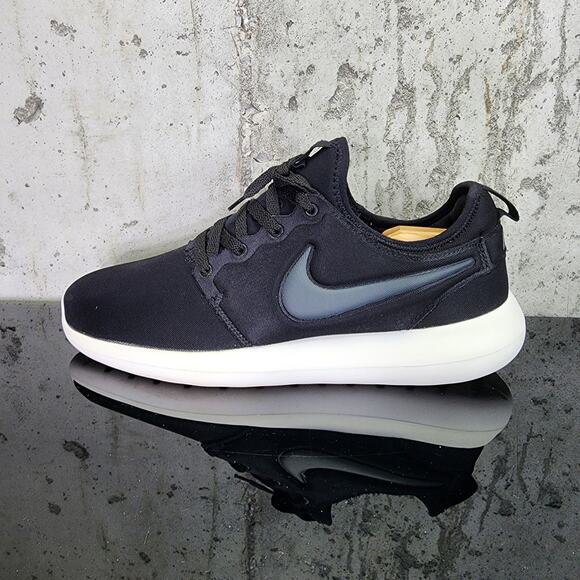 Nike Roshe Two Men's Black Sneakers Pre-Owned Size 12 - Picture 1 of 7